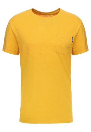 Gelbes Baumwoll-T-Shirt mit Rundhalsausschnitt, kurzen Ärmeln, einer Brusttasche und einem kleinen Markenlabel an der Seite.