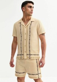 New Look - REGULAR FLORAL EMBROIDERED - Shorts - off white Thumbnail Image 1