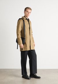 Barbour LORDEN WATERPROOF  - Casaco curto - sand/blue granite