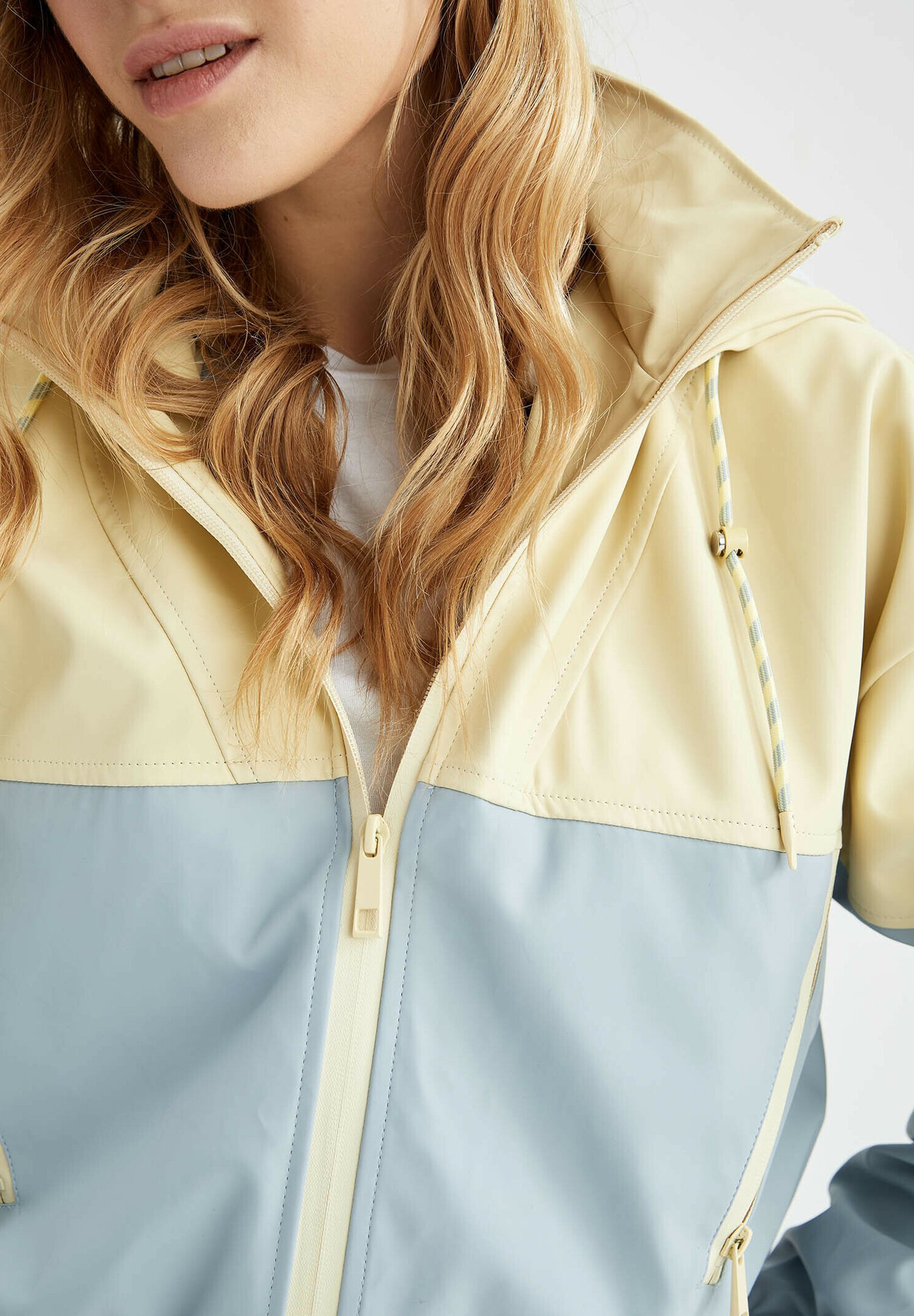 waterproof cropped jacket