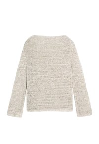 Maglione beige a maniche lunghe in maglia con scollo ampio e vestibilità leggermente ampia, disposto in piano su uno sfondo bianco.