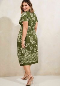 Lipsy PLUS SIZE FIT MIXED UNDERBUST  - Haljina od žerseja - khaki green