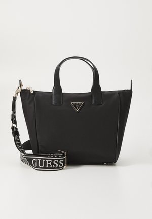 Schwarze Nylon-Handtasche mit strukturiertem Design, doppelten Tragegriffen und abnehmbarem Schulterriemen mit Logo. Hardware in Goldoptik und sichtbare Seitennähte.