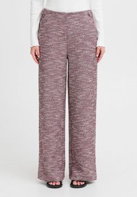 Weite Hosen aus strukturiertem Stoff, mit einer Mischung aus roten und weißen Fäden, einem dezenten Muster und einem flachen Taillenbund.