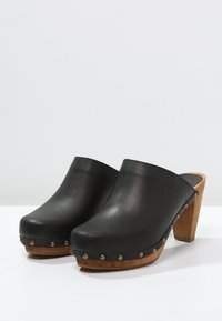 Sanita Clogs - black