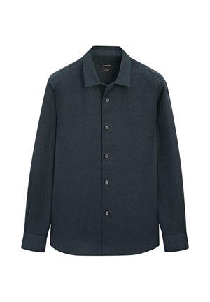 Camicia blu scuro a maniche lunghe con bottoni, colletto e polsini, esposta su sfondo bianco.