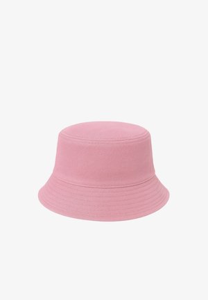 Cappello bucket in cotone rosa morbido con tesa cucita e corona arrotondata, mostrato su sfondo bianco.