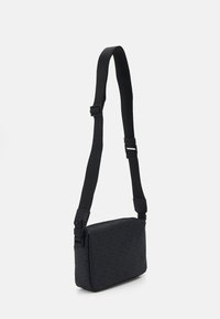 Calvin Klein MUST CAMERA BAG MONO UNISEX - Borsa a tracolla - black