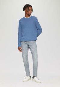 QS - Jeansy Zwężane