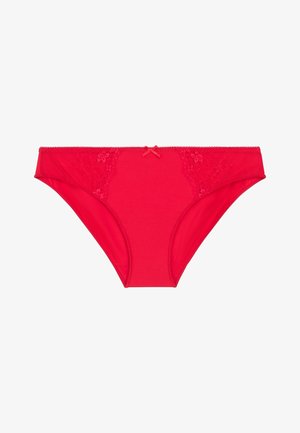 Rode bikini slip van soepele stof, met kanten zijpanelen en een klein strikje in het midden achter, met een lage taille.