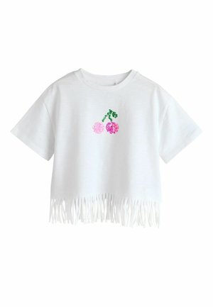 Biele krátke tričko s krátkym rukávom a strapcami na leme, s malým dizajnom čerešne z flitrov v ružovej a zelenej farbe v strede vpredu.