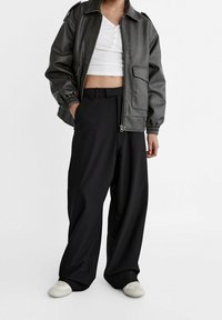 Stradivarius Veste en similicuir - grey