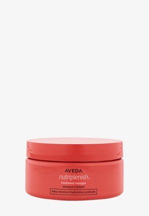 Czerony plastikowy słoik oznaczony "Aveda Nutriplenish Treatment Masque" z gładką powierzchnią i dopasowaną pokrywką. Tekst podkreśla "głębokie nawilżenie/hydratację."
