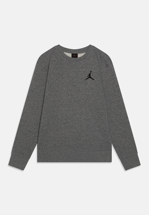 Grå langærmet sweatshirt med rund hals og sort Jumpman-logo på venstre bryst, ribstrikkede ærmegab og kant, lagt fladt på hvid baggrund.