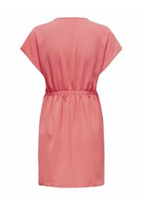 Robe courte à manches courtes rose pâle avec taille élastiquée froncée et tissu légèrement texturé, montrée de dos.