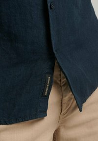 Non selezionato, navy