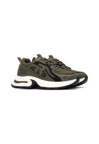 Zapatillas verde oliva con acentos negros, lengüeta acolchada y cordones. Suela intermedia blanca gruesa, detalles texturizados en el costado y suela de goma.