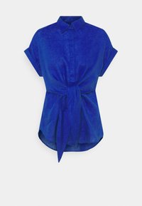 Kortärmad koboltblå blus med krage och knytning i fronten, med uppvikta ärmar och en lätt rundad fåll.