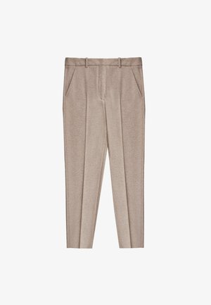Pantaloni beige su misura realizzati in tessuto strutturato, con tasche frontali e un design a vita piatta, caratterizzati da una forma delle gambe slim e tapered.