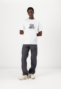 Cleptomanicx GOT THE GOODS - Print T-shirt - white