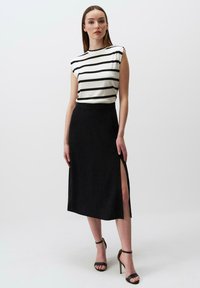 Jimmy Key HIGH WAIST MIDI  - Jupe trapèze - black