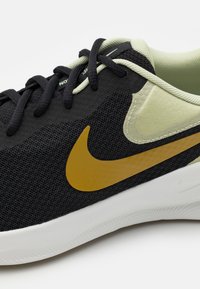 Nike Performance REVOLUTION 7 - Utcai futócipők - black/bronzine/olive aura/summit white