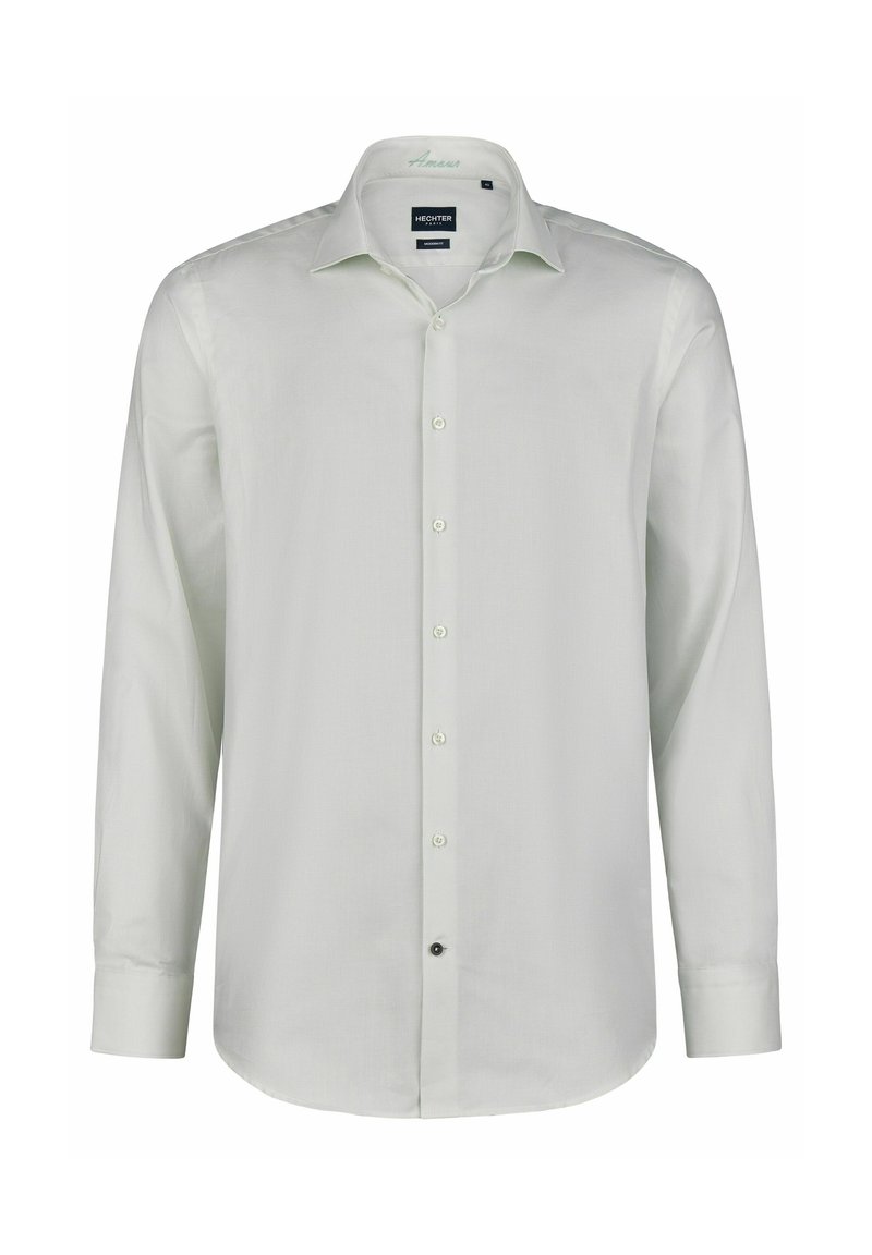 Lichtgrijs langetermijn shirt gemaakt van soepel stof, met een klassieke kraag, een knoopsluiting aan de voorkant, en een enkele knoopaccent aan de zoom.