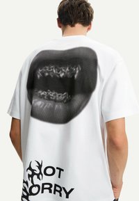 Thumbnail Image 4