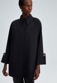 WITH WIDEE CUFF - Button-down blouse - black