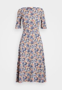 Kwiatowa sukienka z krótkimi rękawami, okrągłym dekoltem i rozkloszowanym dołem. Materiał ma wielokolorowy wzór kwiatowy na jasnym tle.