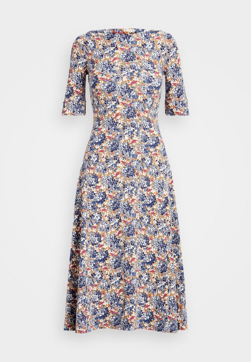 Kwiatowa sukienka z krótkimi rękawami, okrągłym dekoltem i rozkloszowanym dołem. Materiał ma wielokolorowy wzór kwiatowy na jasnym tle.