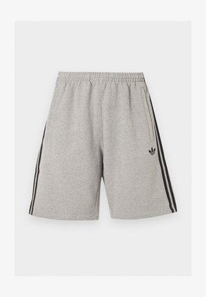 Pantaloncini sportivi grigio chiaro con strisce nere ai lati, vita elasticizzata, tasche laterali e piccolo logo nero sulla coscia sinistra.