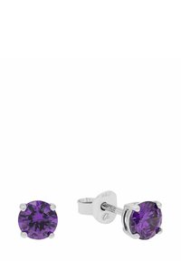 Runda lila ädelsten studörhängen med silverfärgad metallinfattning och tryckbakslås, med fyra klor som håller stenen på plats.