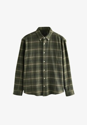 Grünes Flanellhemd mit langen Ärmeln und Button-Down-Kragen. Es hat ein Karomuster in Dunkelgrün und Beige. Mit weißen Knöpfen.