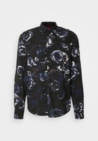 Schwarzes Hemd mit floralem Muster in Dunkelblau- und Weißtönen. Verfügt über ein Knopfdesign und lange Ärmel.