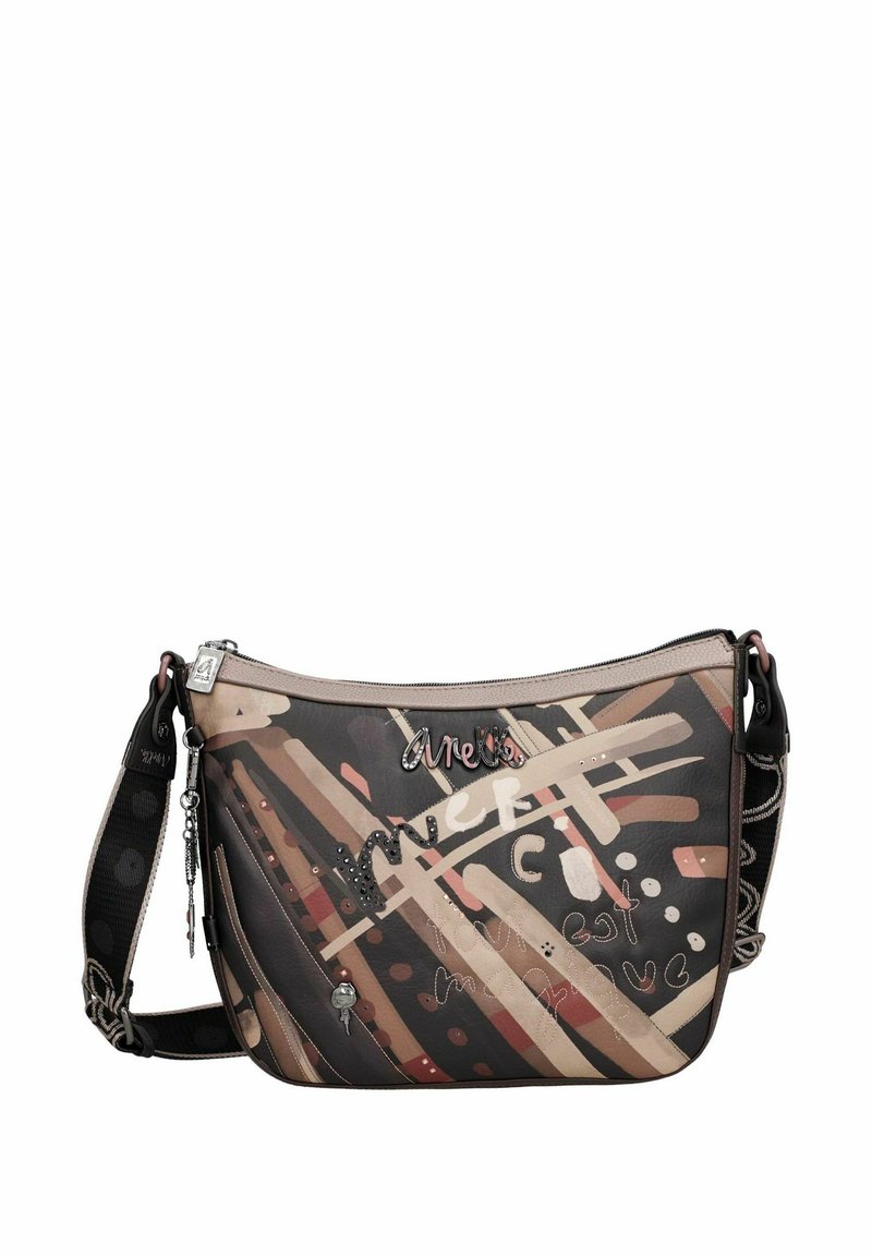 Borsa a tracolla multicolore con design astratto a pennellate, materiale in pelle, dettagli argentati e tracolla regolabile. Presenta testo e motivi decorativi.