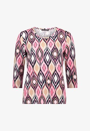 Haut à manches trois-quarts avec un motif géométrique en rose, noir et beige. Tissu doux avec un col rond et une coupe décontractée.