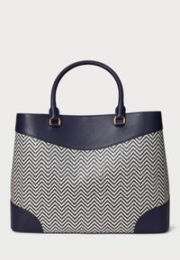 Granatowa skórzana torba typu tote z tekstylnym wykończeniem w kremowym kolorze w wzór jodełki. Posiada dwie umiarkowane rączki, złote akcesoria i usztywnioną konstrukcję.