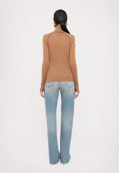 Victoria Beckham Neule - camel