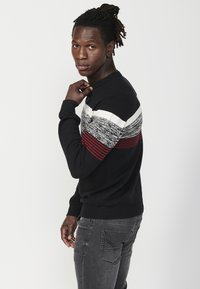 Koroshi Pulover - black
