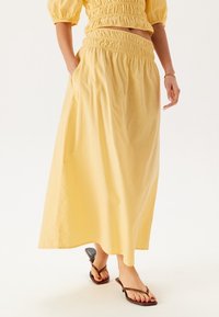 SMOCK - Maxi sukně - yellow