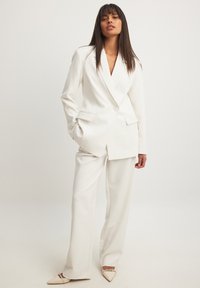 NA-KD Cappotto corto - white