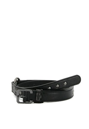 Cintura in pelle nera con finitura testurizzata, dotata di minuteria e borchie in argento, dal design classico con chiusura a fibbia e numerosi fori di regolazione.