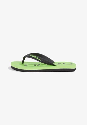 Groene teenslipper met een textuurfolie zool en een zwarte PVC-vrije band. Heeft een reliëflogo en een geprofileerde voetbed voor grip.