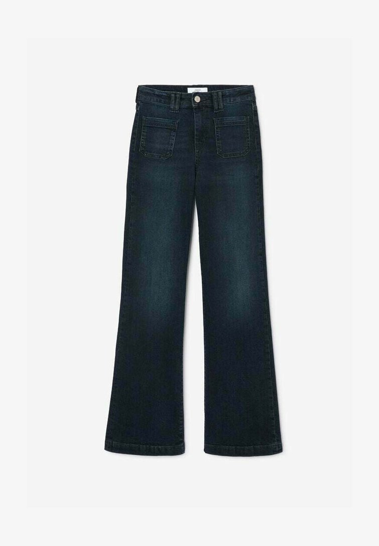 Donker denim flared jeans met een hoge taille, voorzien van twee voorzakken en twee achterzakken, afgewerkt met een zichtbare knoop en stikdetails.