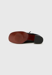 Chie Mihara TAMUJO47 - Classic ankle boots - dunpak black
