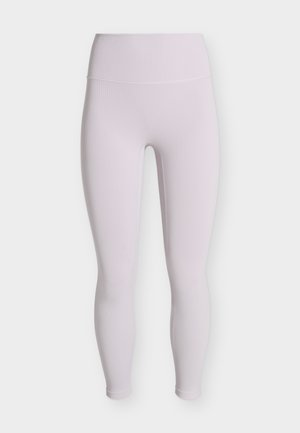 Ροζ ανοιχτού χρώματος ριμπ κολάν με ψηλή μέση και λείο, ραφές χωρίς σχεδιασμό σε απλό λευκό φόντο.