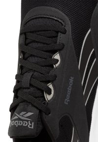 Reebok LITE PLUS 4 - Zapatillas running asfalto - cblack ftwwht pugry