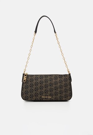 Piccola borsa a tracolla rettangolare Michael Kors in tessuto marrone scuro con motivo, con tracolla a catena dorata e cuscinetto spalla in pelle nera.