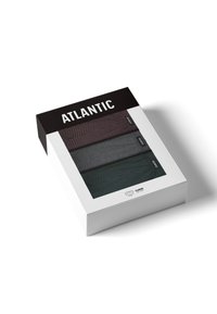 Trzy pary skarpet w pudełku w kolorach szarym, burgundowym i ciemnozielonym z teksturowanym wzorem, oznaczone "ATLANTIC". Białe opakowanie.